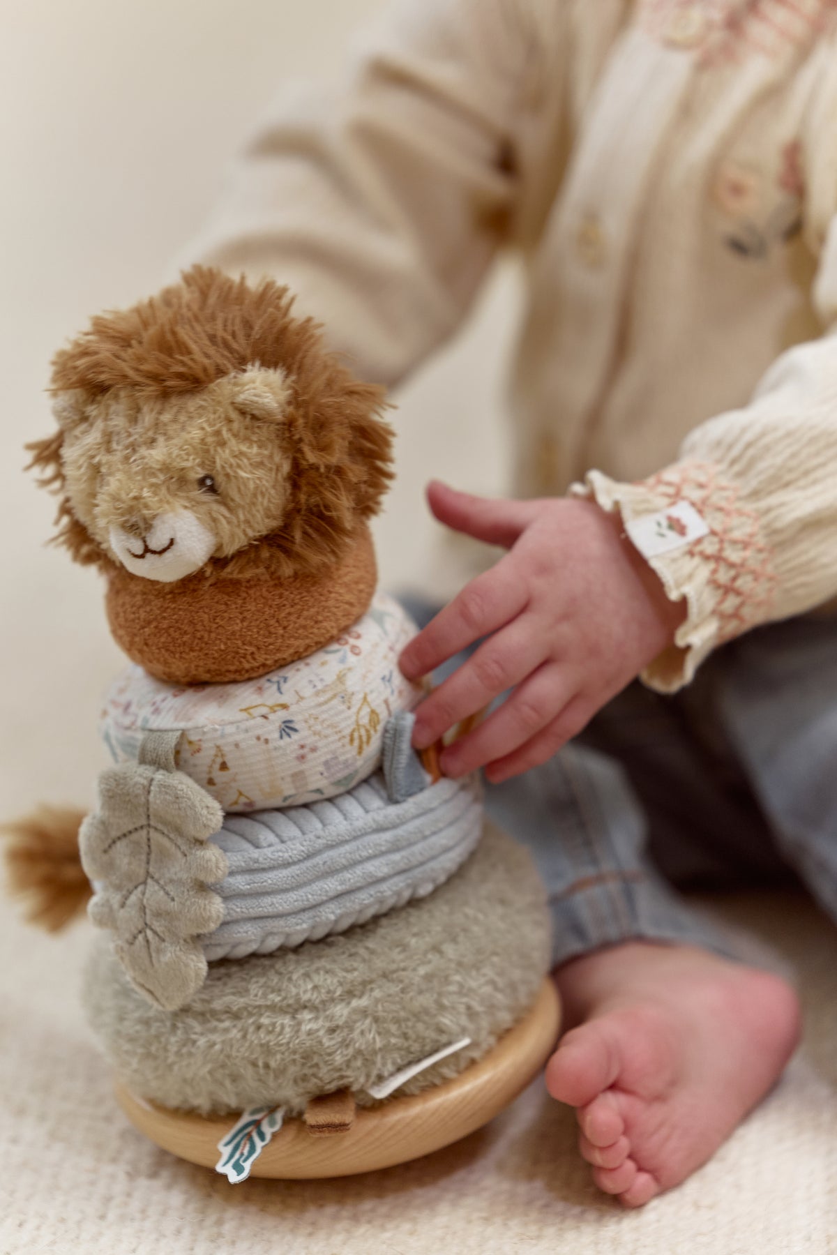 Culbuto Lion à empiler - doudou et bois - safari friends