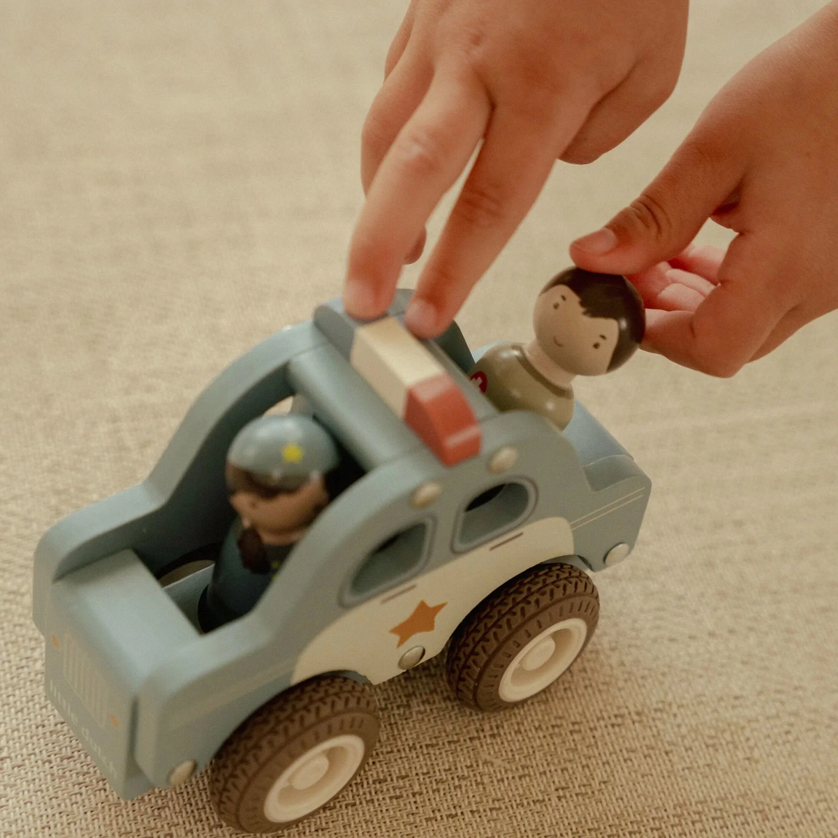 Voiture de police en bois - Little Dutch
