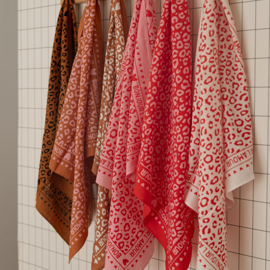 Foulard léopard 100cm fond marron / motif noir